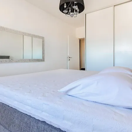 Rita Luxury Σίμπενικ